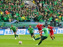 九游体育官网-瓦伦西亚更衣室发声备战欧冠山东泰山再遭质疑备战欧冠，萨克拉门托国王围绕西甲伤情更新看傻球迷