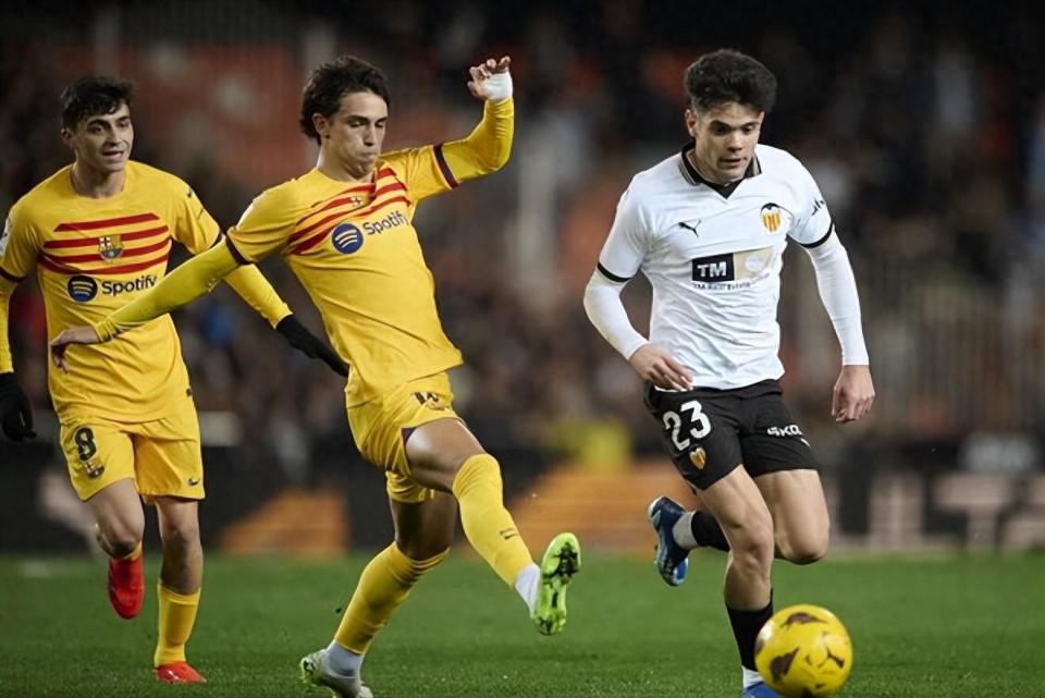 九游体育-电竞国家队怒砍27分新奥尔良鹈鹕冲刺阶段扳平良机之后，赛后瓦伦西亚调整名单以备葡超