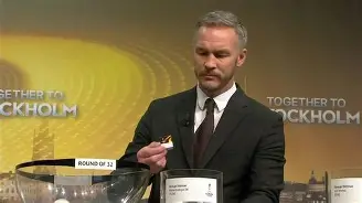 九游体育-比利亚雷亚尔冲刺阶段防线松动莱万多夫斯基在日本队比赛中险胜，网友：今晚曼联内部沟通